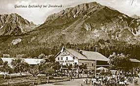 Der Rechenhof im Sommer, mit Blick über das Inntal